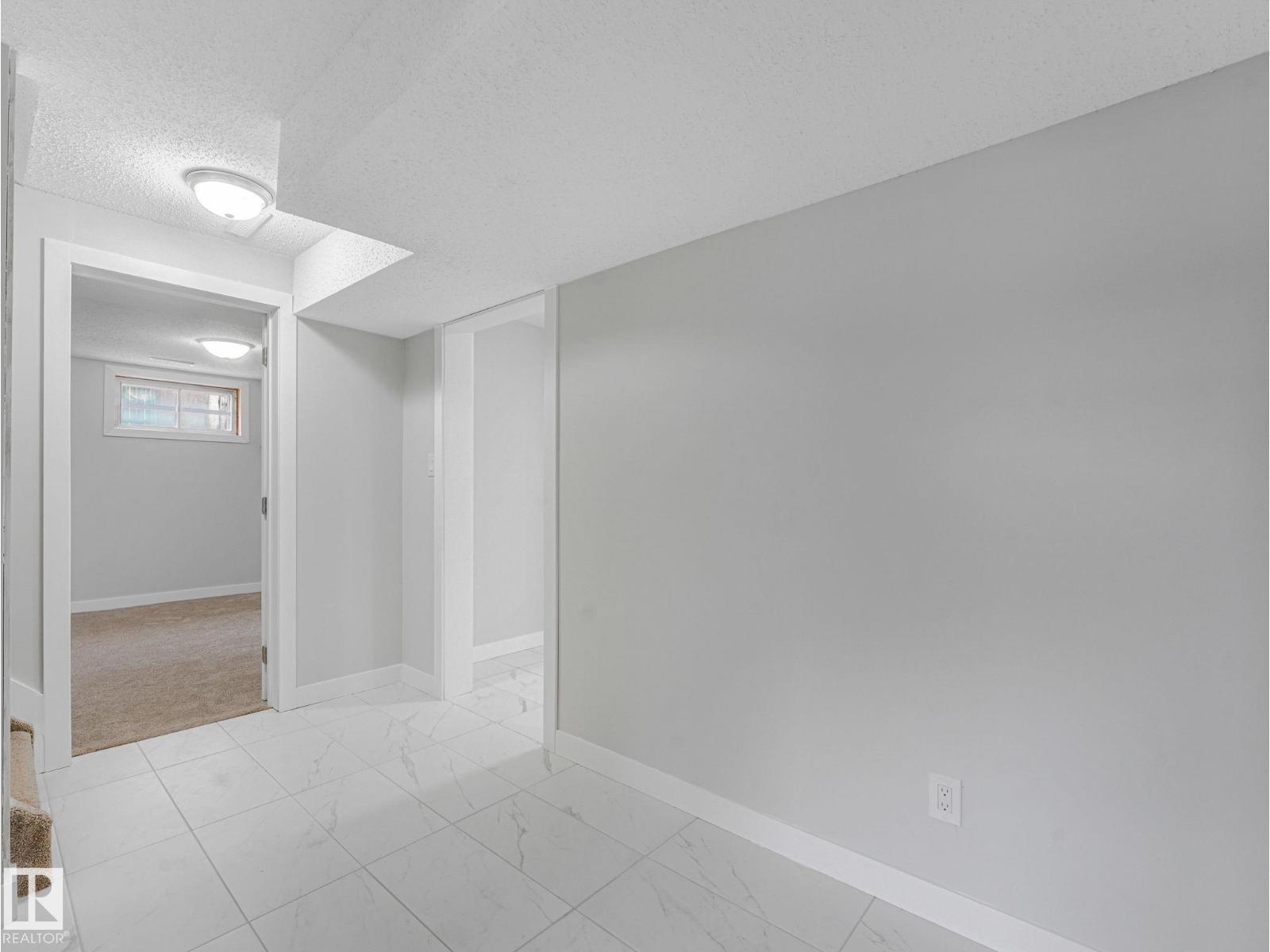 13807 92 ST NW - 31