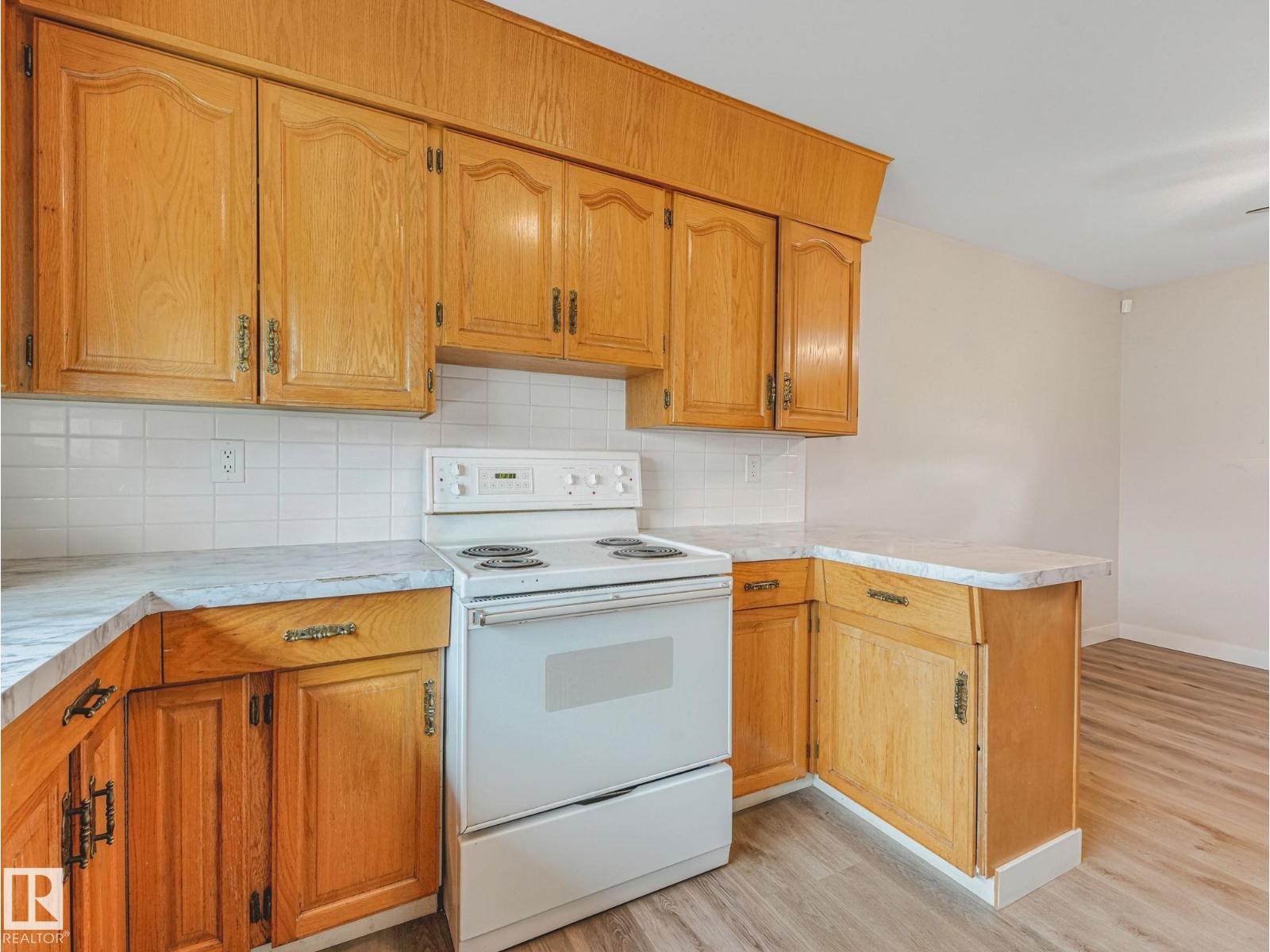 13807 92 ST NW - 10