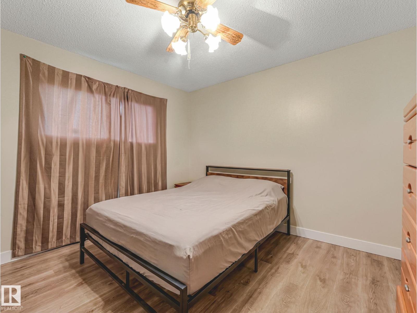 13807 92 ST NW - 16