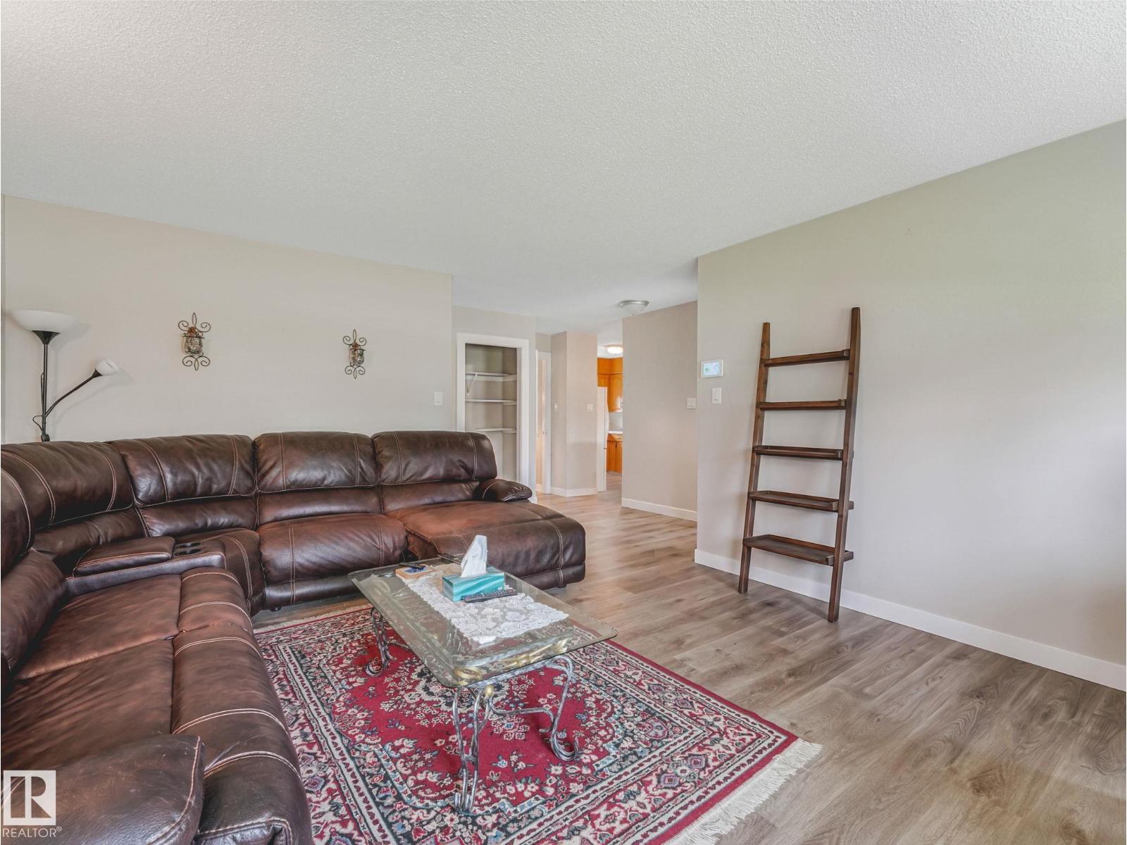 13807 92 ST NW - 6