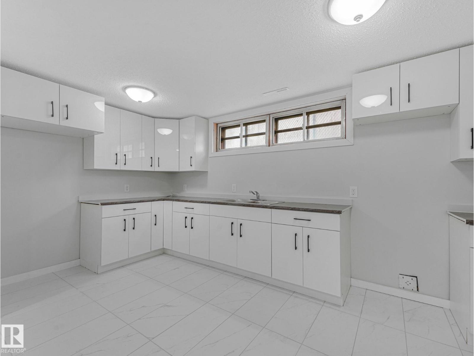 13807 92 ST NW - 25