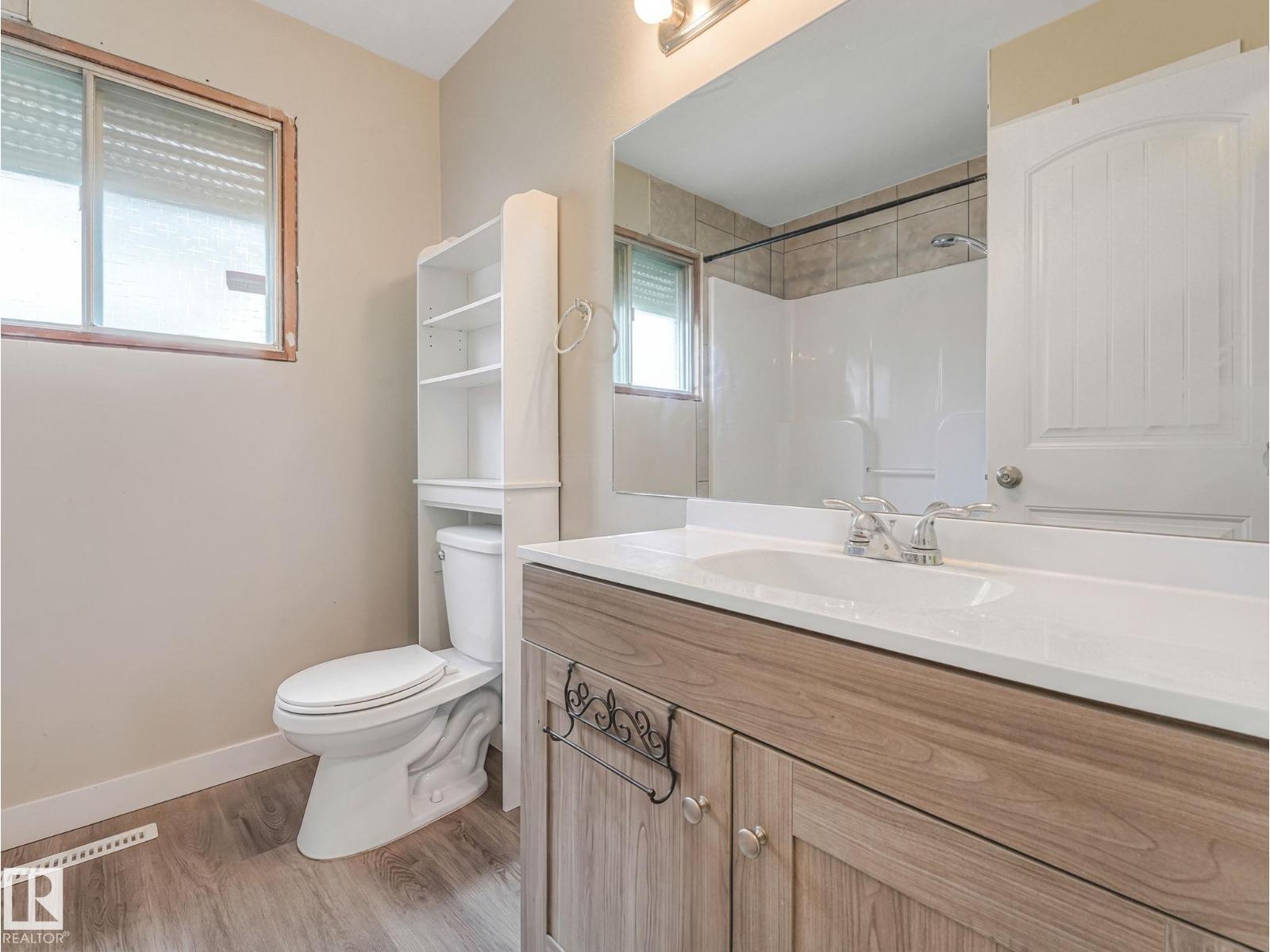 13807 92 ST NW - 18