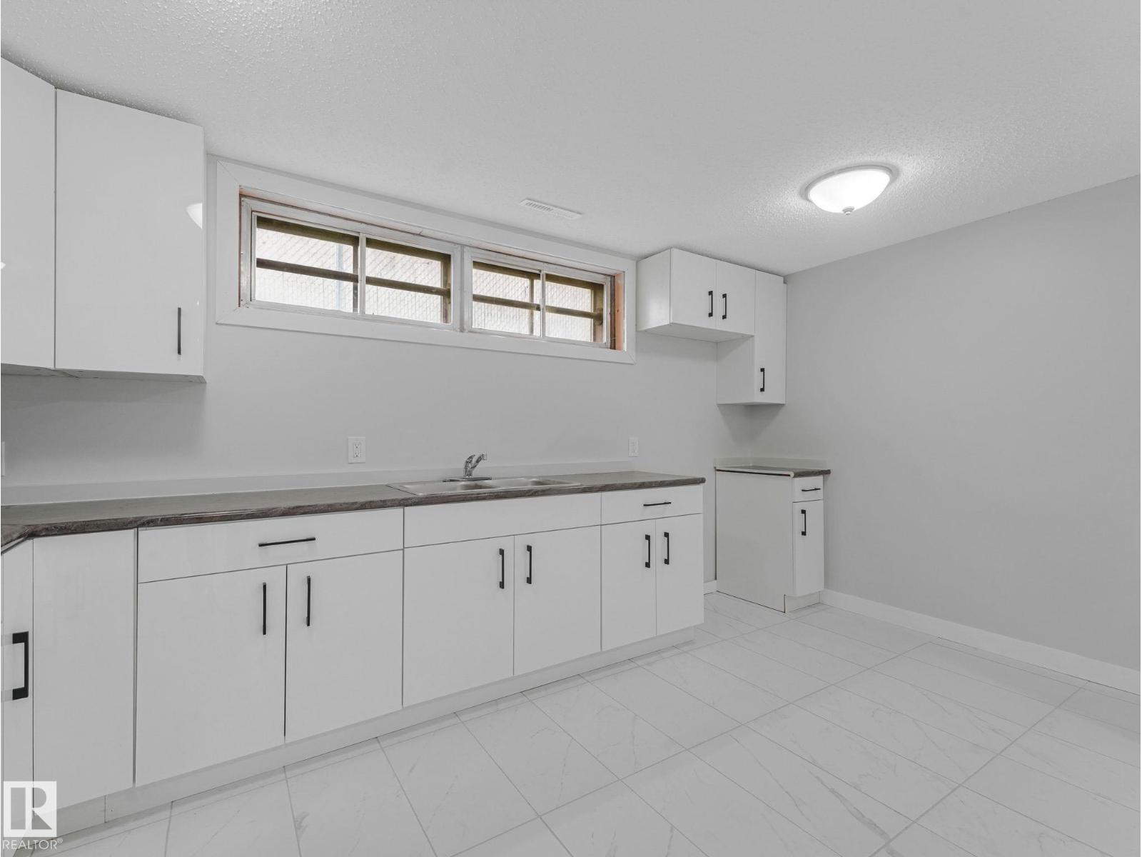 13807 92 ST NW - 26