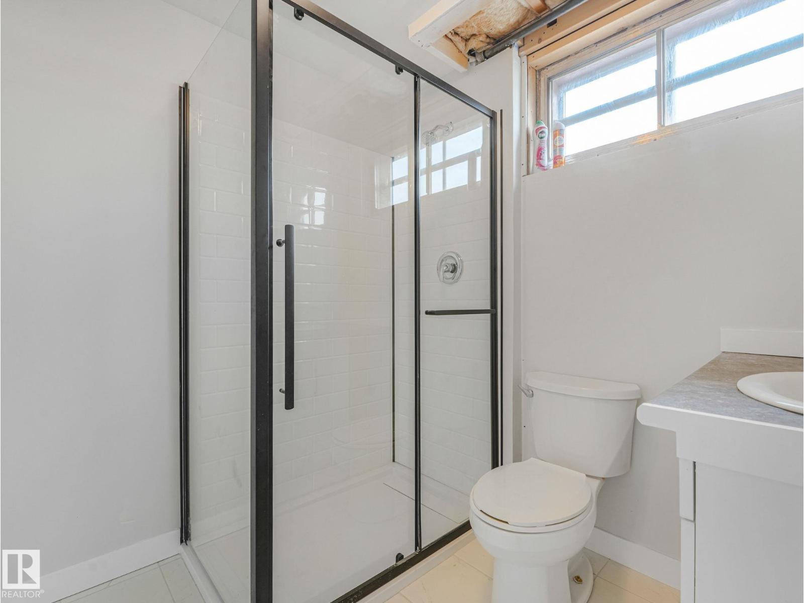 13807 92 ST NW - 37