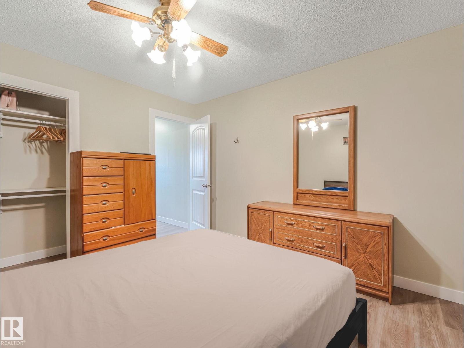 13807 92 ST NW - 17