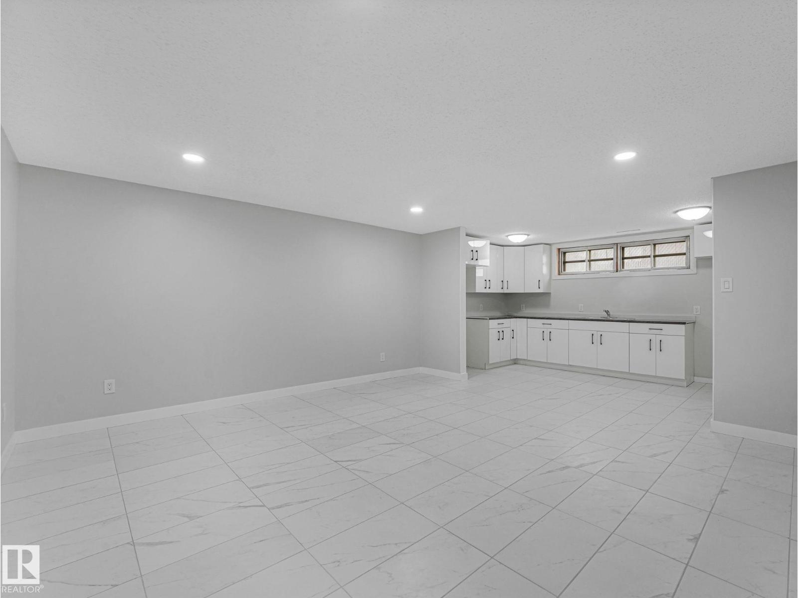 13807 92 ST NW - 24