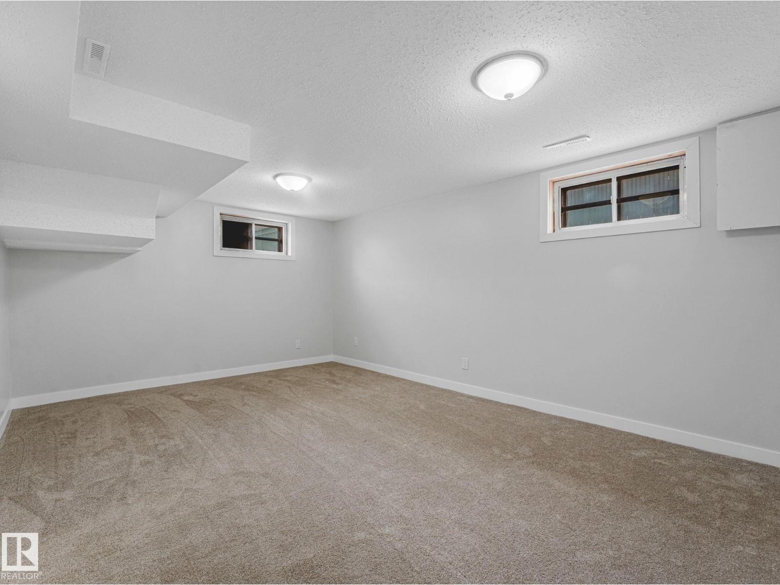 13807 92 ST NW - 34