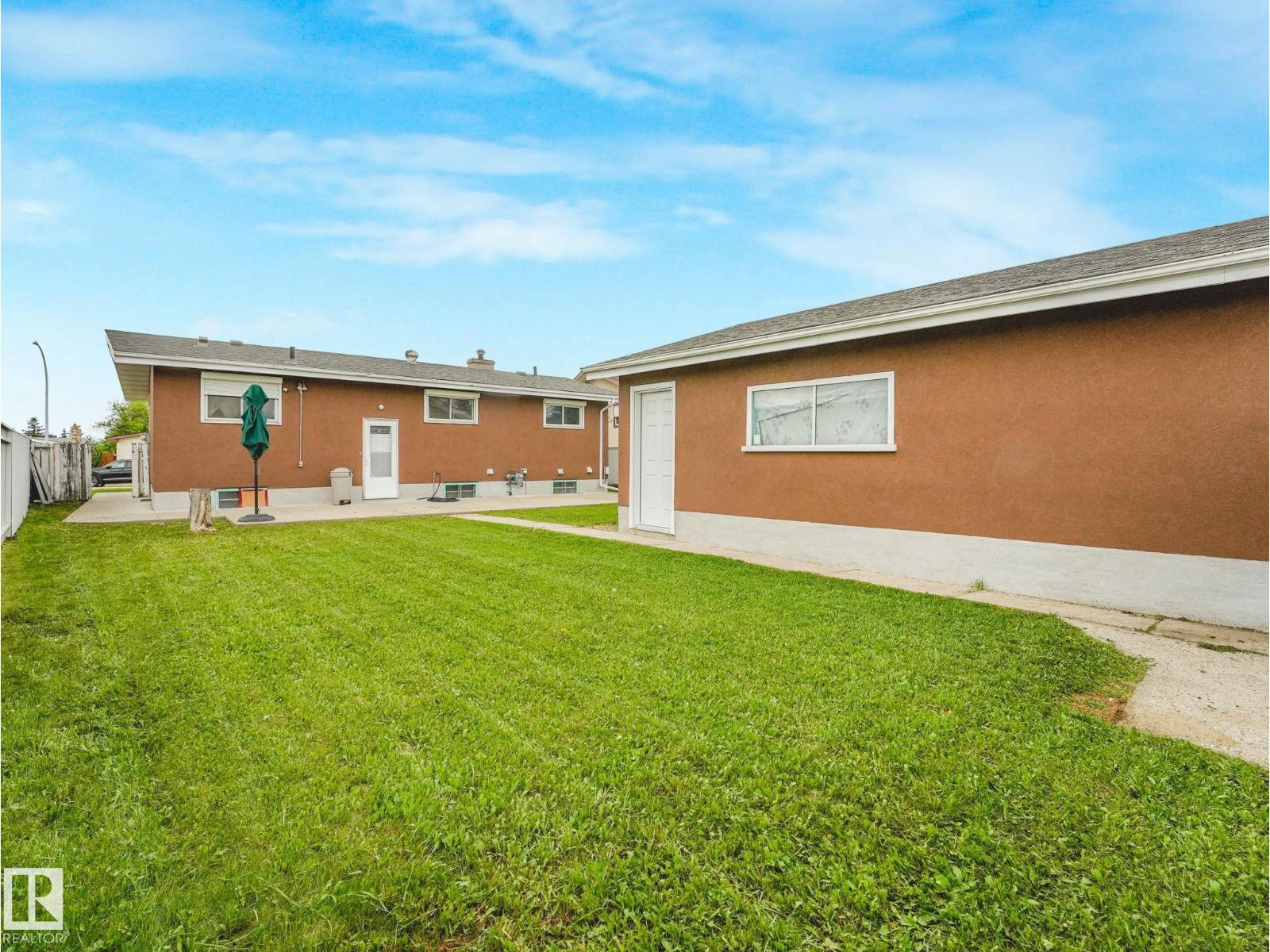 13807 92 ST NW - 47