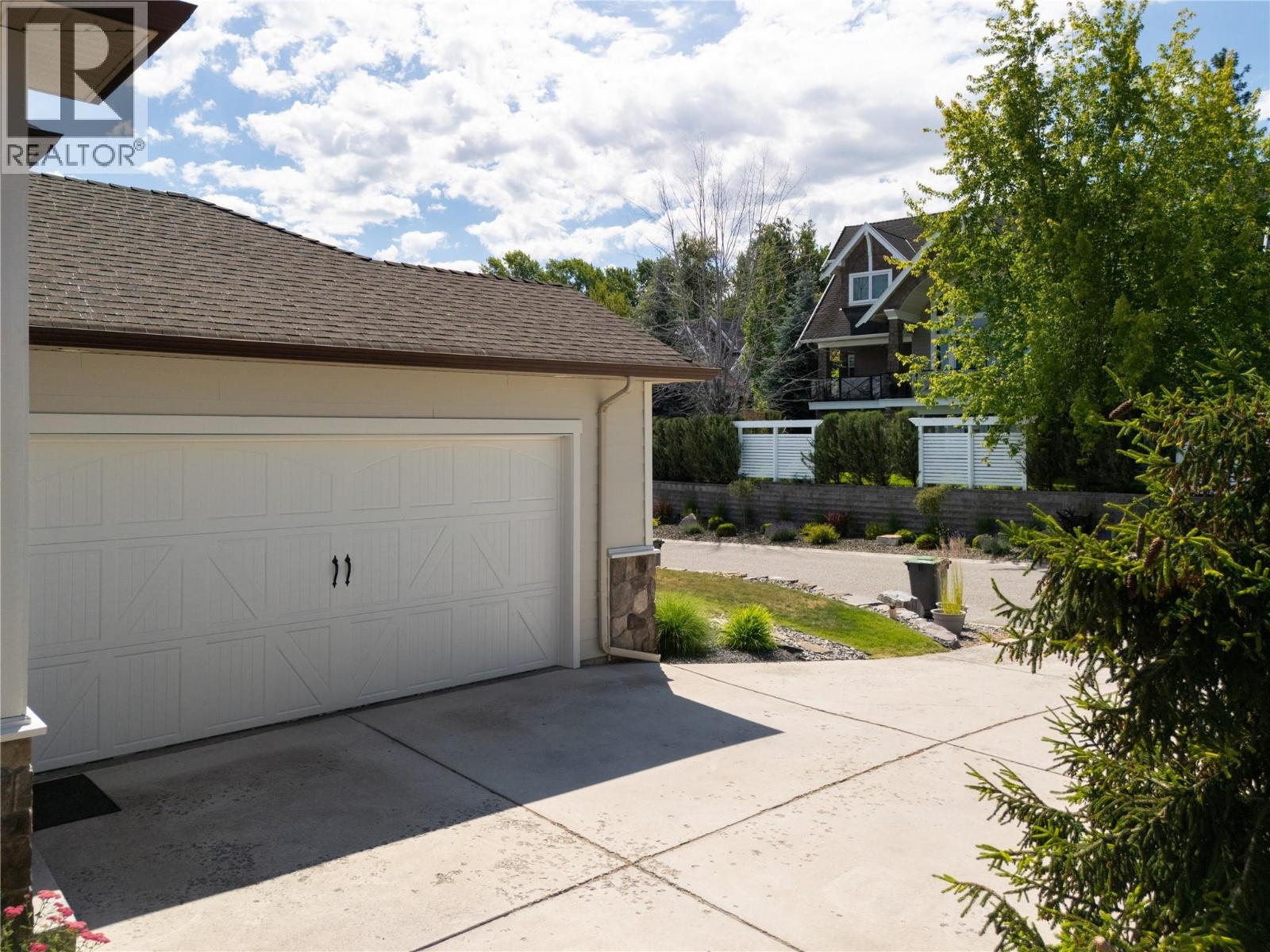 570 Gowen Place, Kelowna