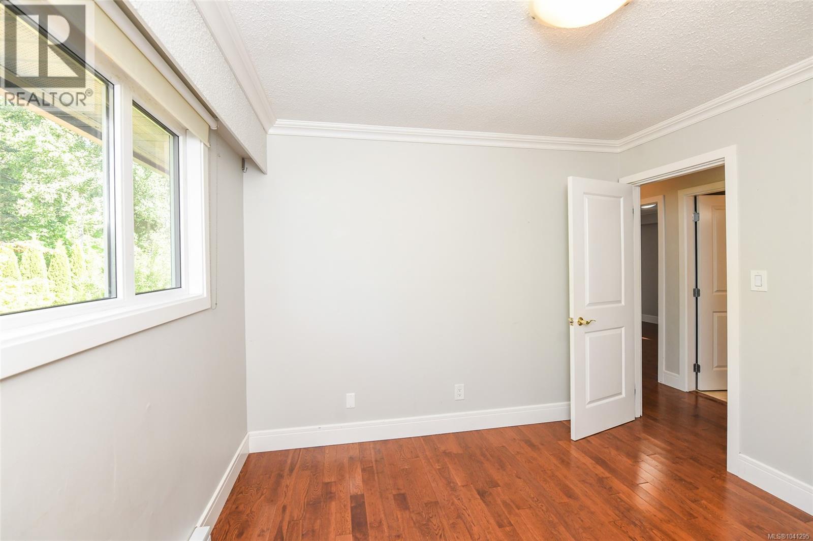 4857 Dundas Rd - 26