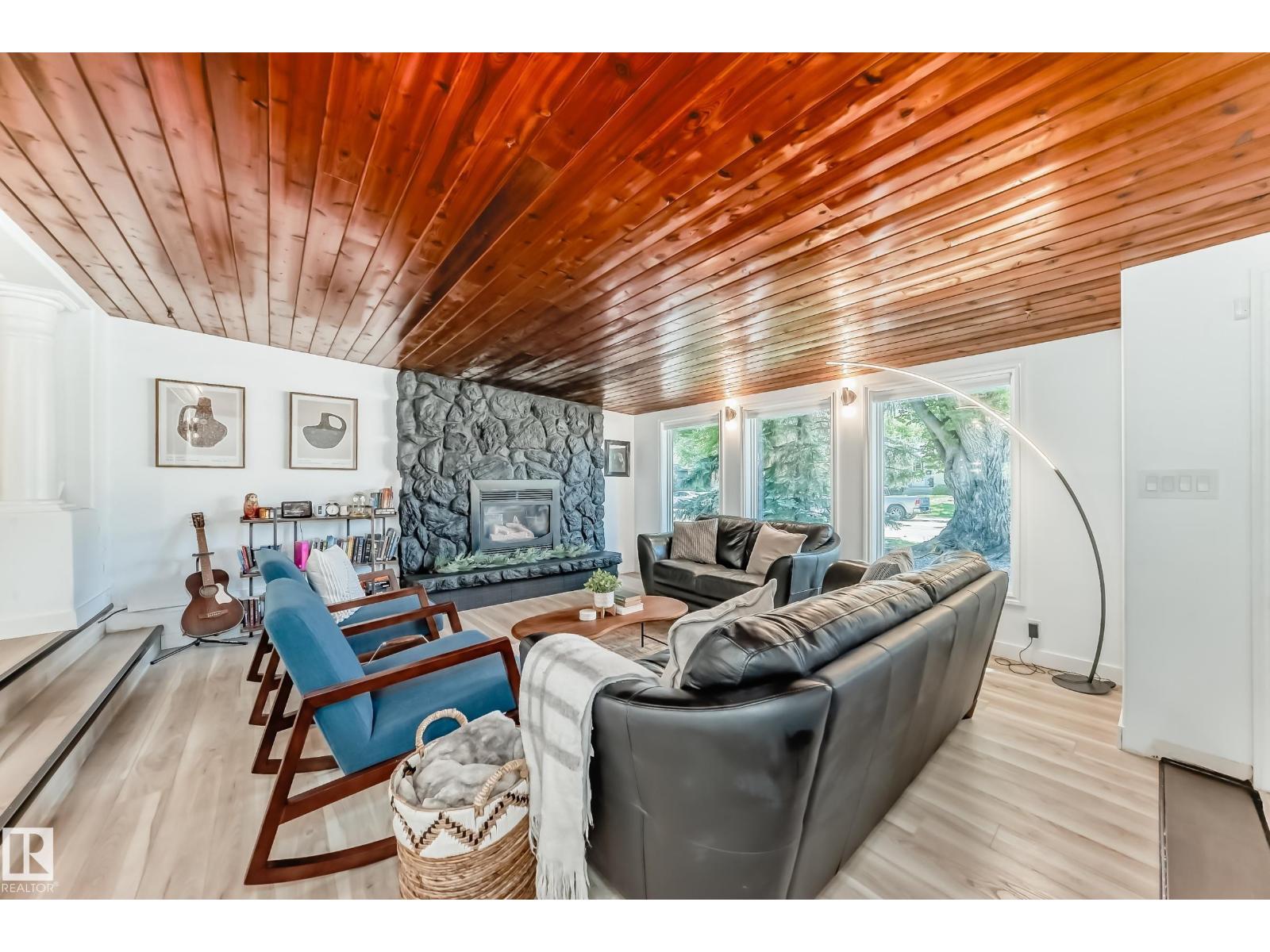 15226 81 AV NW - 15