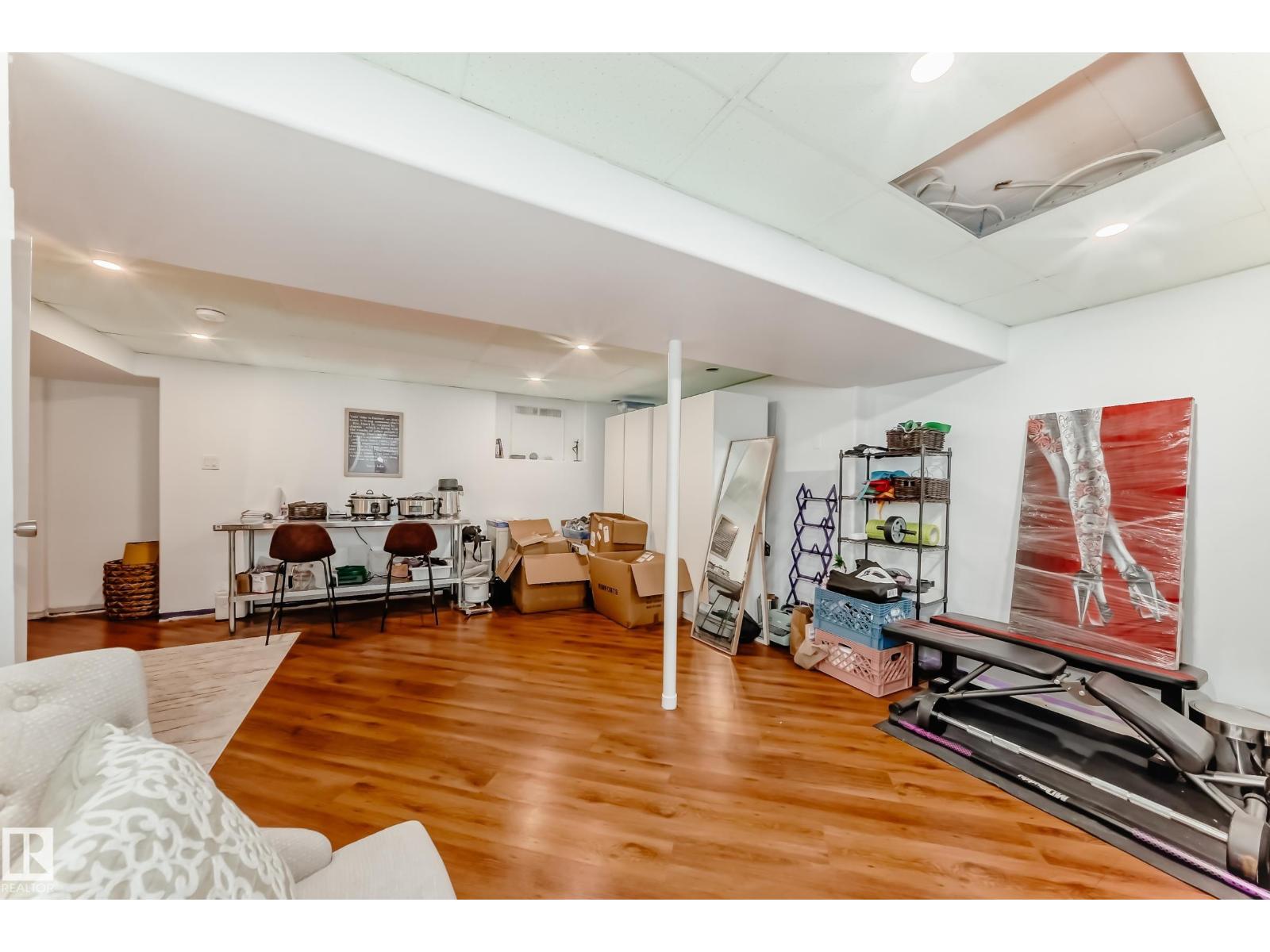 15226 81 AV NW - 35