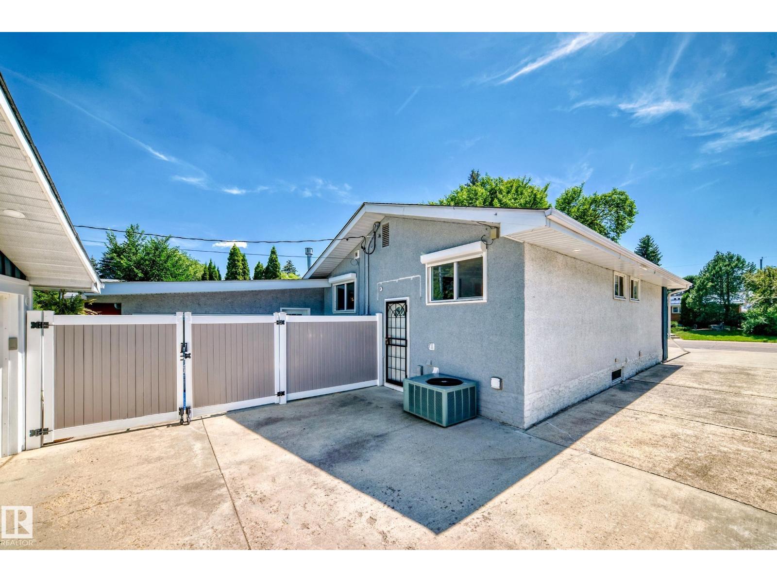 15226 81 AV NW - 42