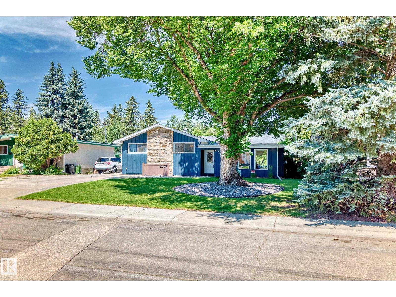 15226 81 AV NW - 52