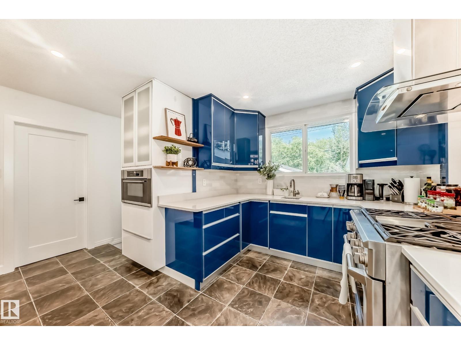 15226 81 AV NW - 6