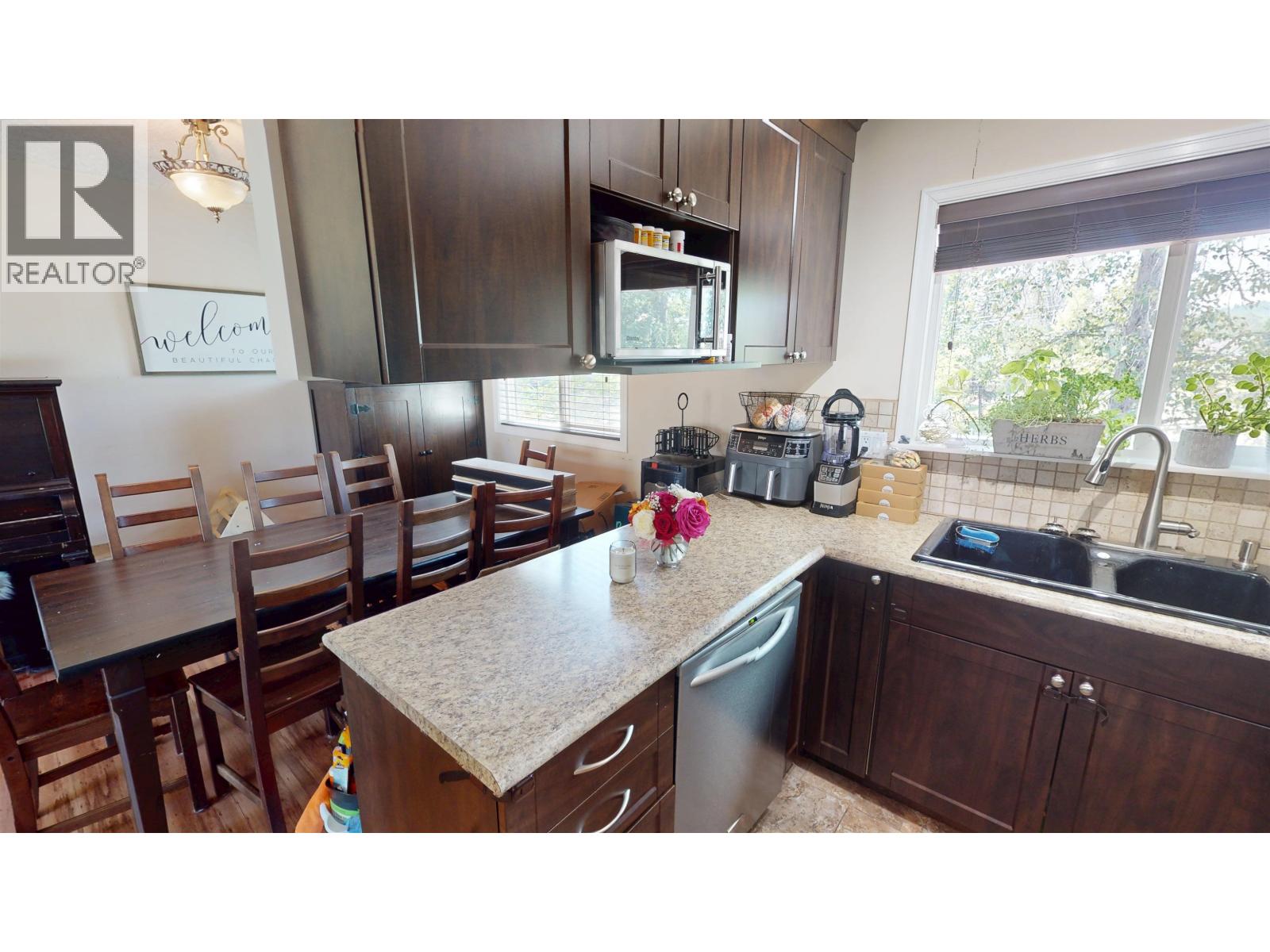 1320 PICARD AVENUE - 10