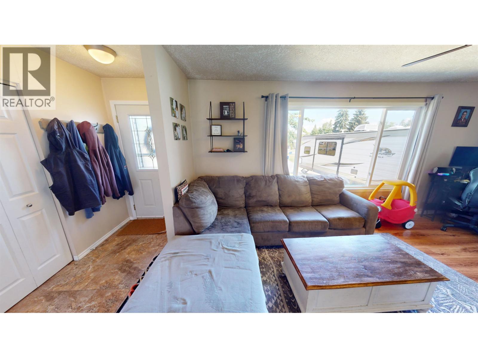 1320 PICARD AVENUE - 12