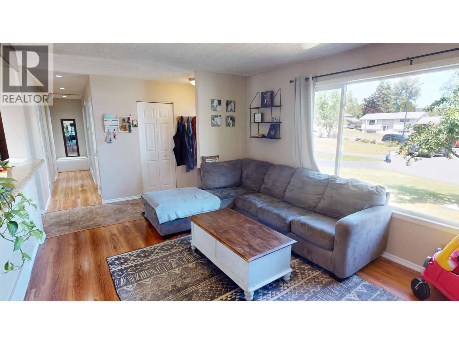 1320 PICARD AVENUE - 14