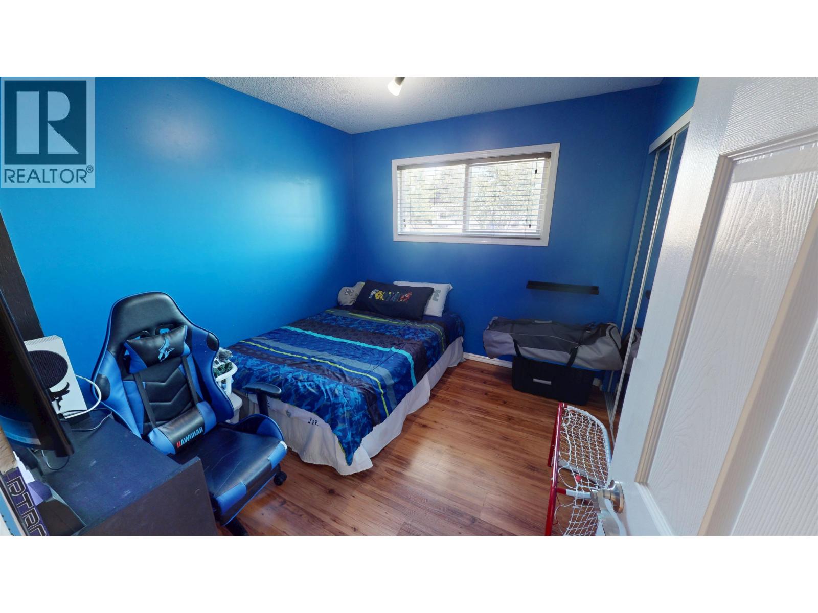1320 PICARD AVENUE - 16