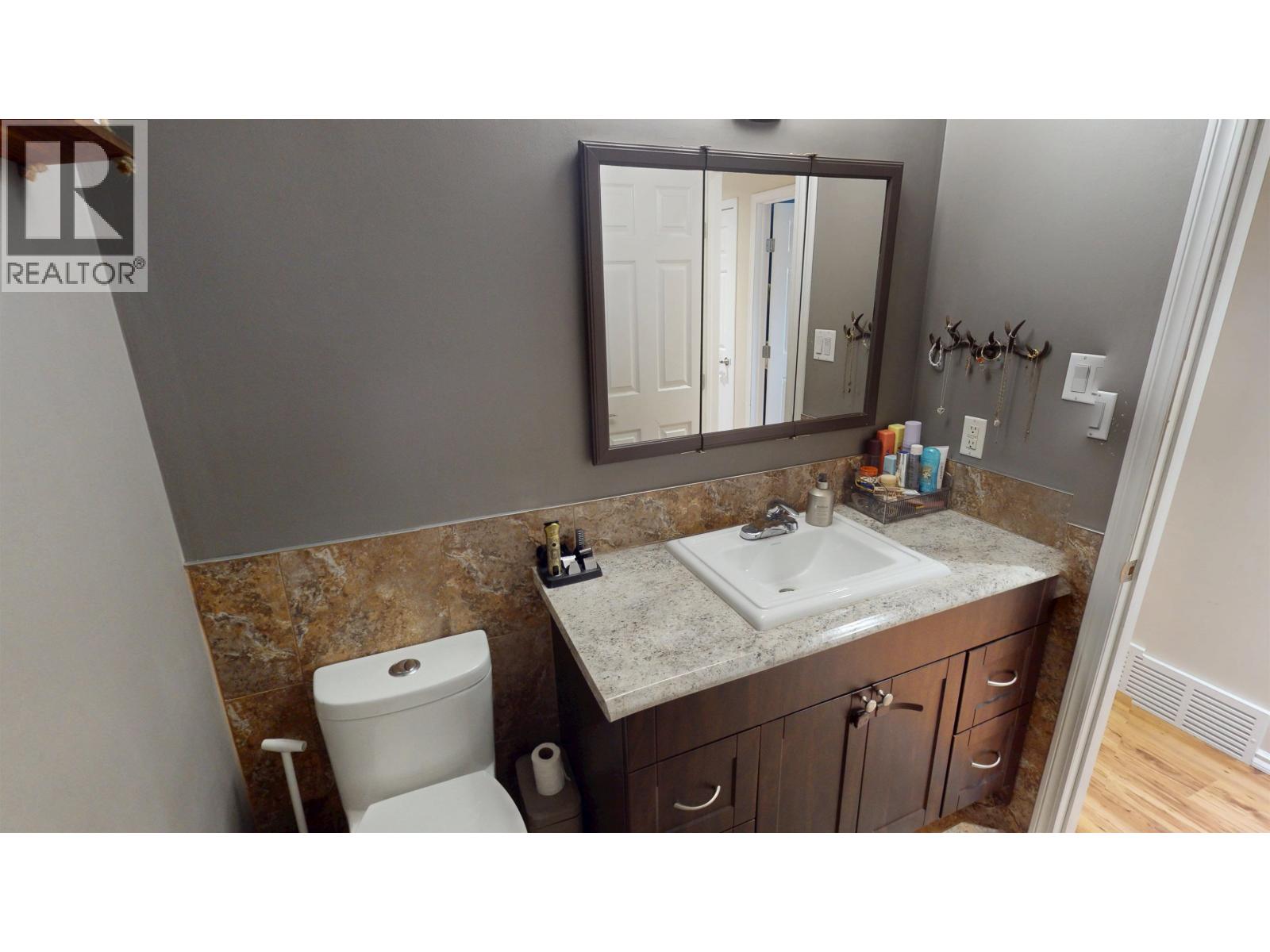 1320 PICARD AVENUE - 17