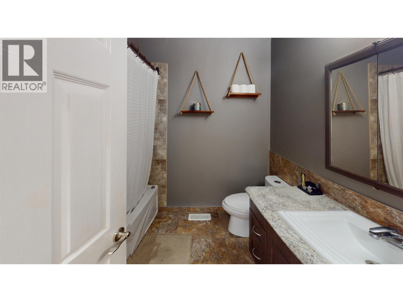 1320 PICARD AVENUE - 18