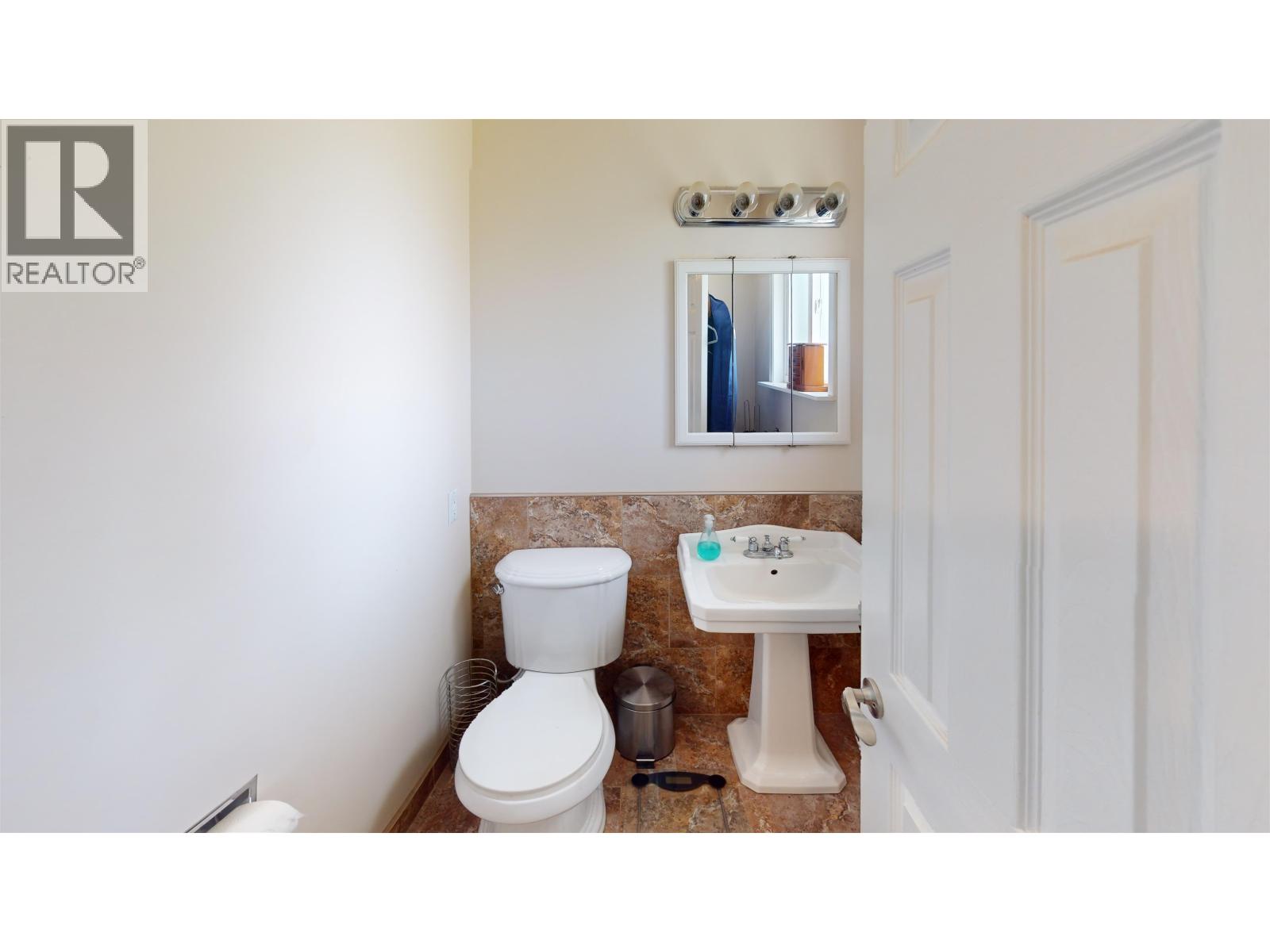 1320 PICARD AVENUE - 19