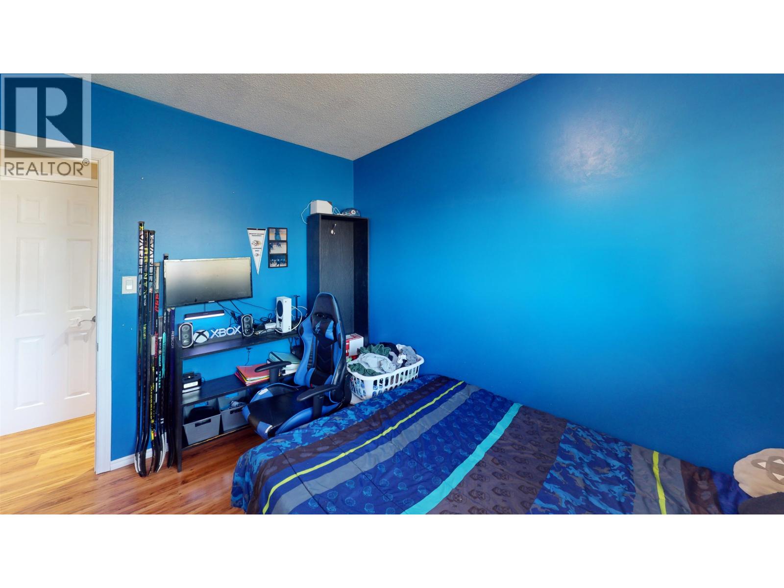 1320 PICARD AVENUE - 20