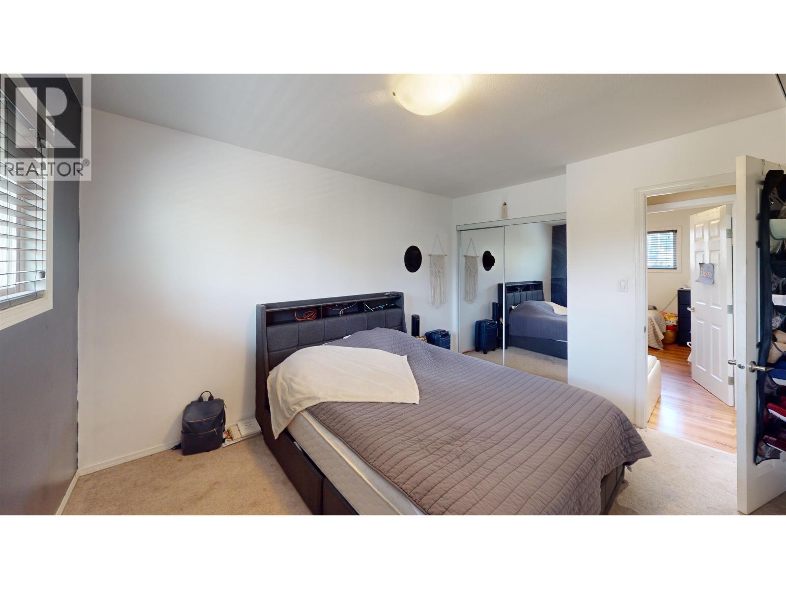 1320 PICARD AVENUE - 21