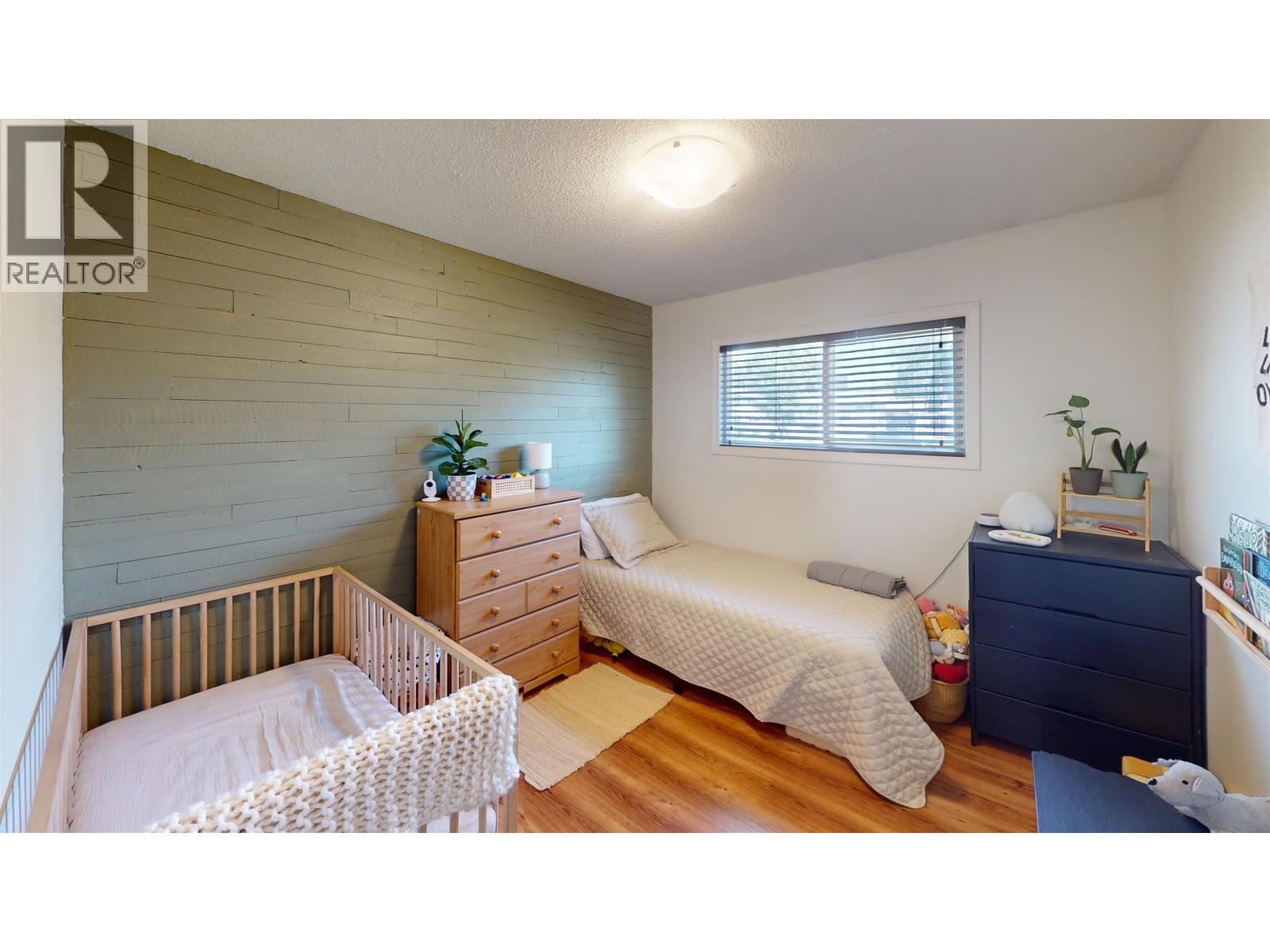 1320 PICARD AVENUE - 23