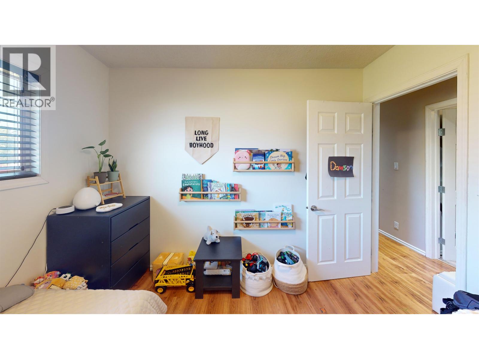 1320 PICARD AVENUE - 24
