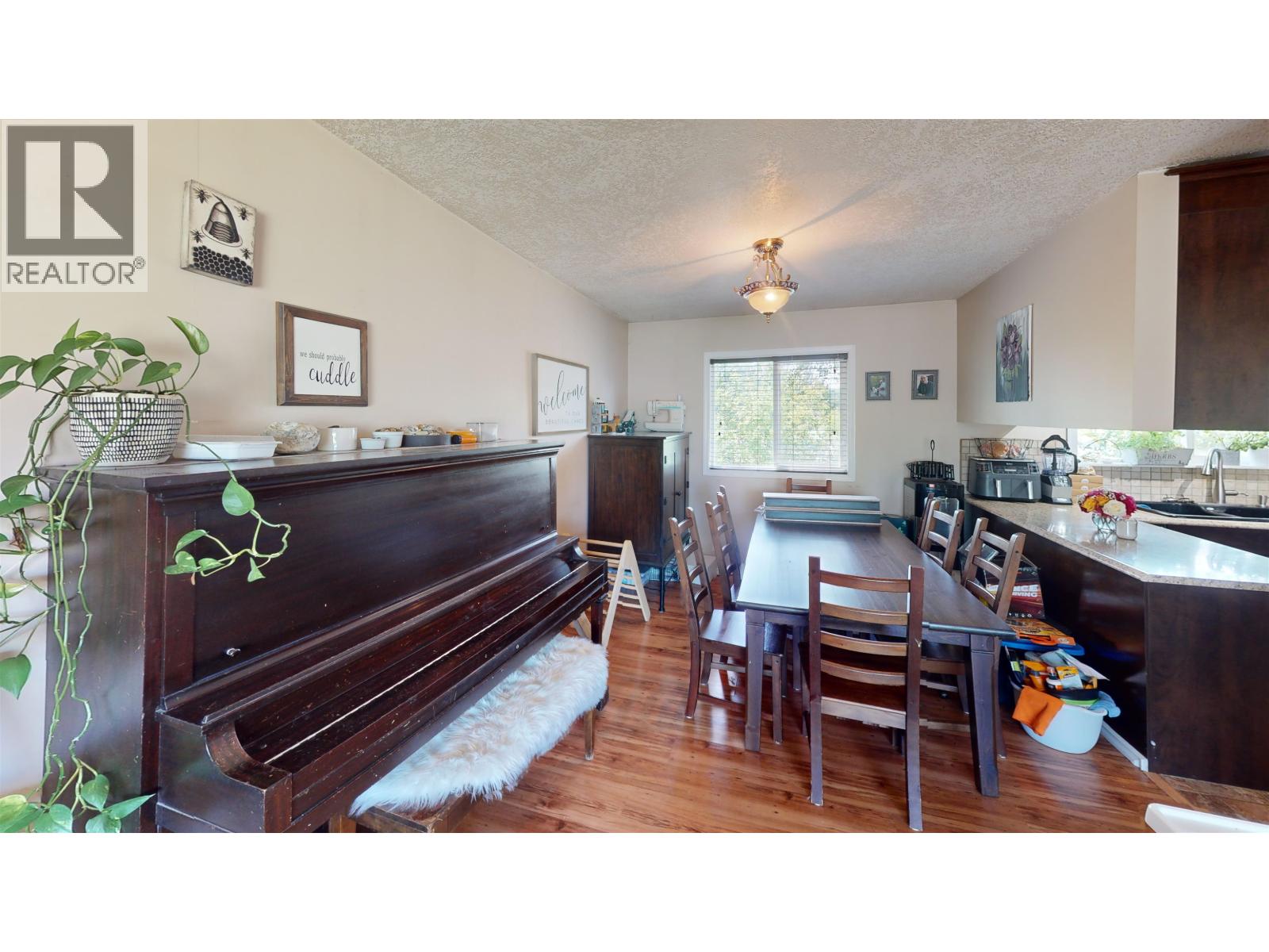 1320 PICARD AVENUE - 25
