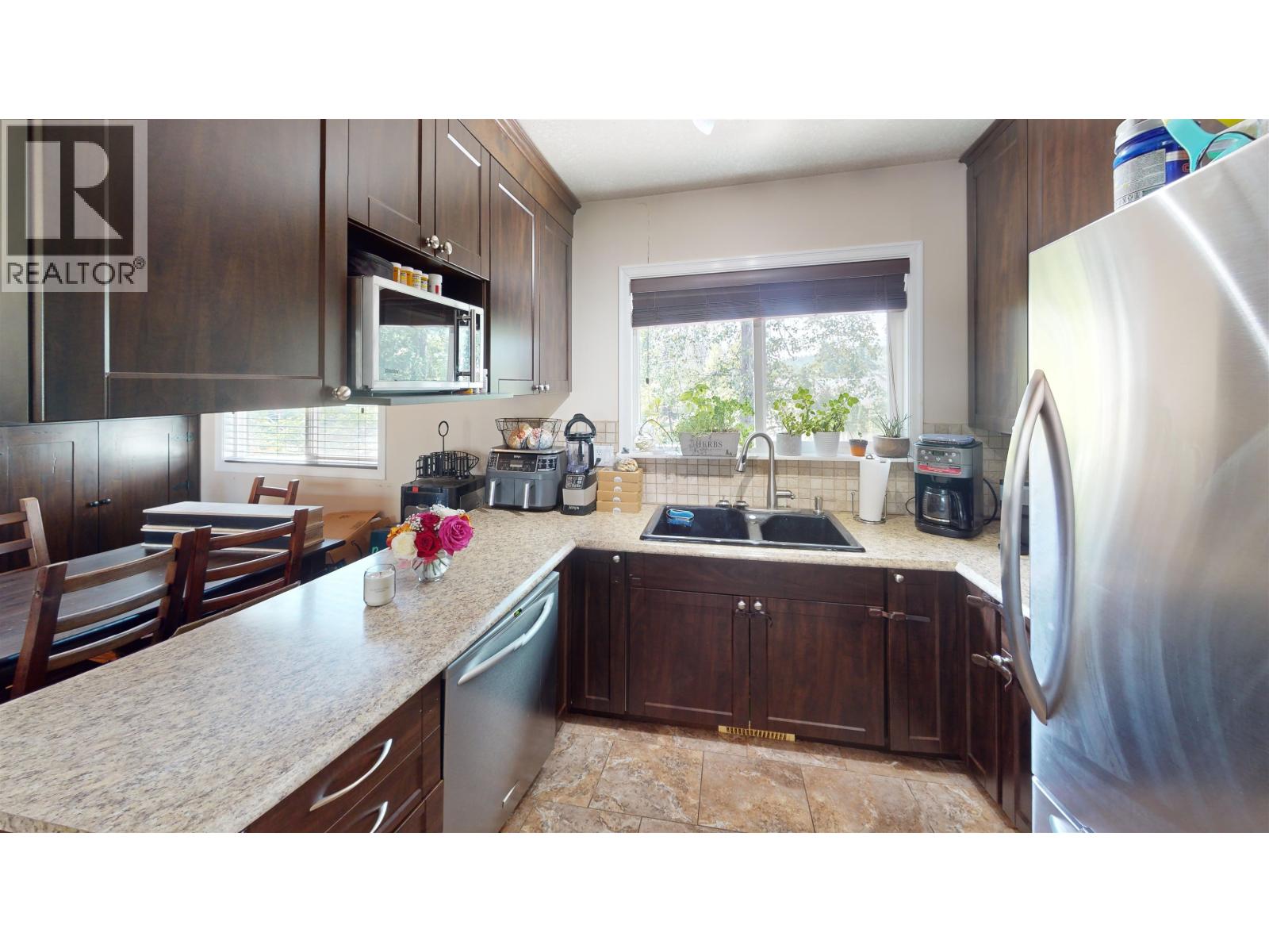 1320 PICARD AVENUE - 26