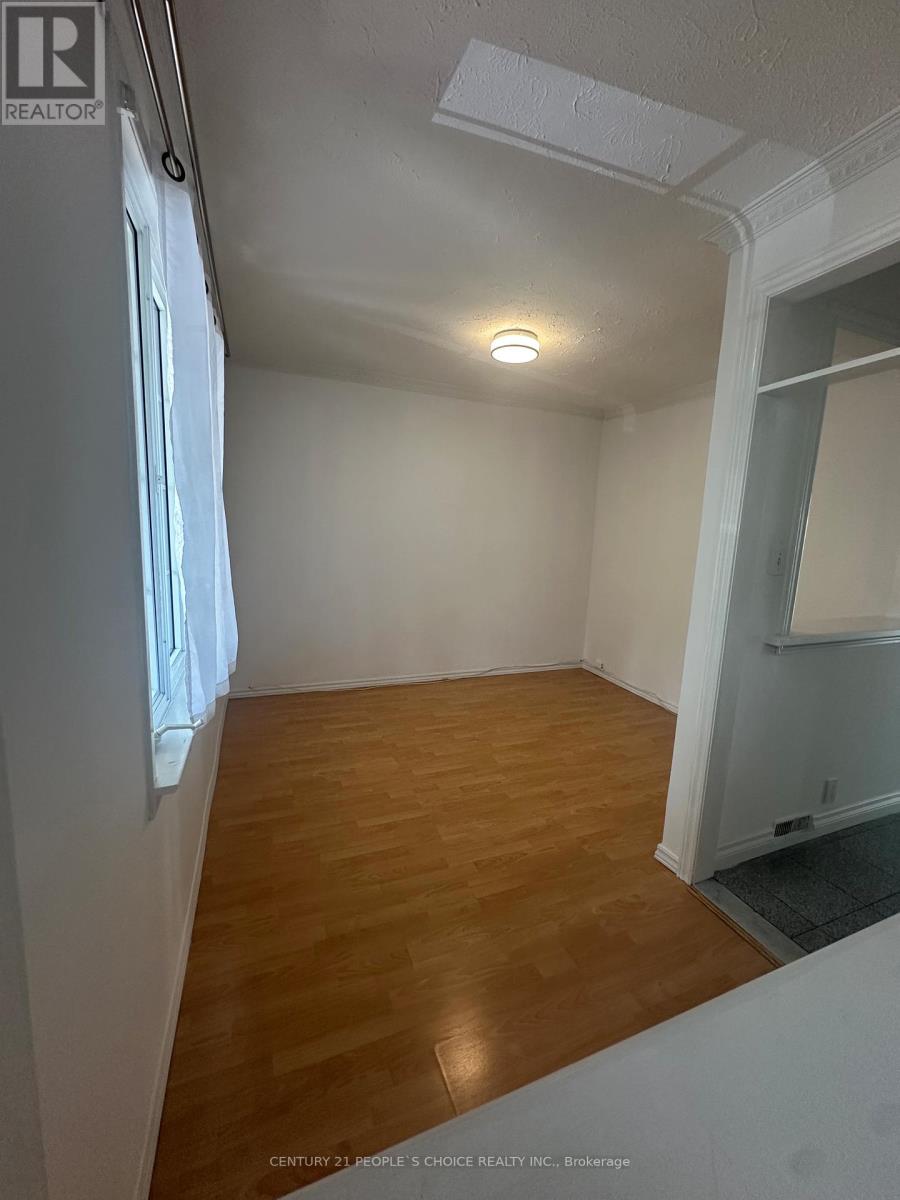 98 CHAMBERS AVENUE - 3