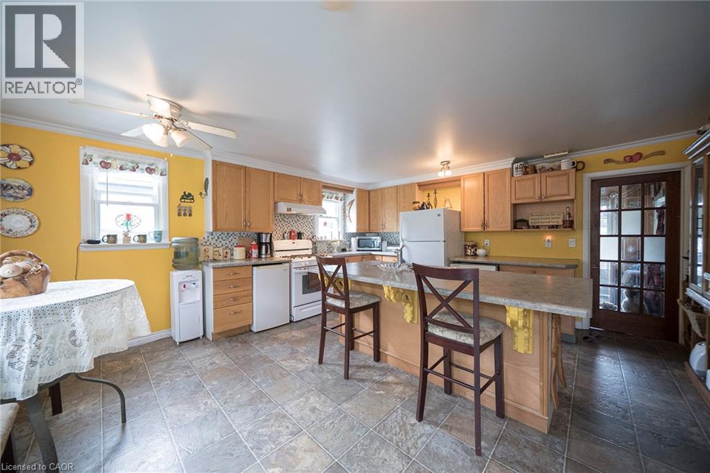 3-bedroom home for sale at 1045 BAY Street, Port Rowan ON · photo 7 of 33