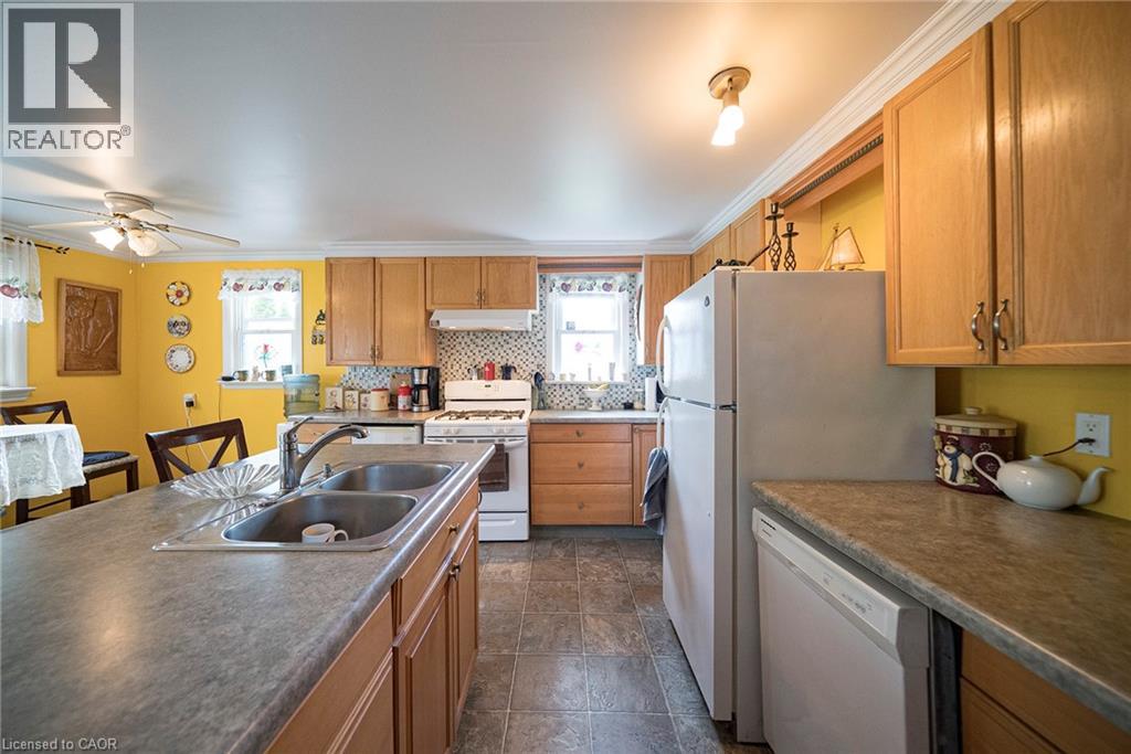 3-bedroom home for sale at 1045 BAY Street, Port Rowan ON · photo 8 of 33