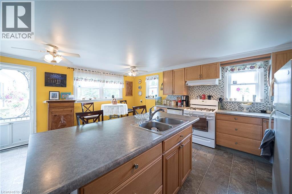 3-bedroom home for sale at 1045 BAY Street, Port Rowan ON · photo 9 of 33