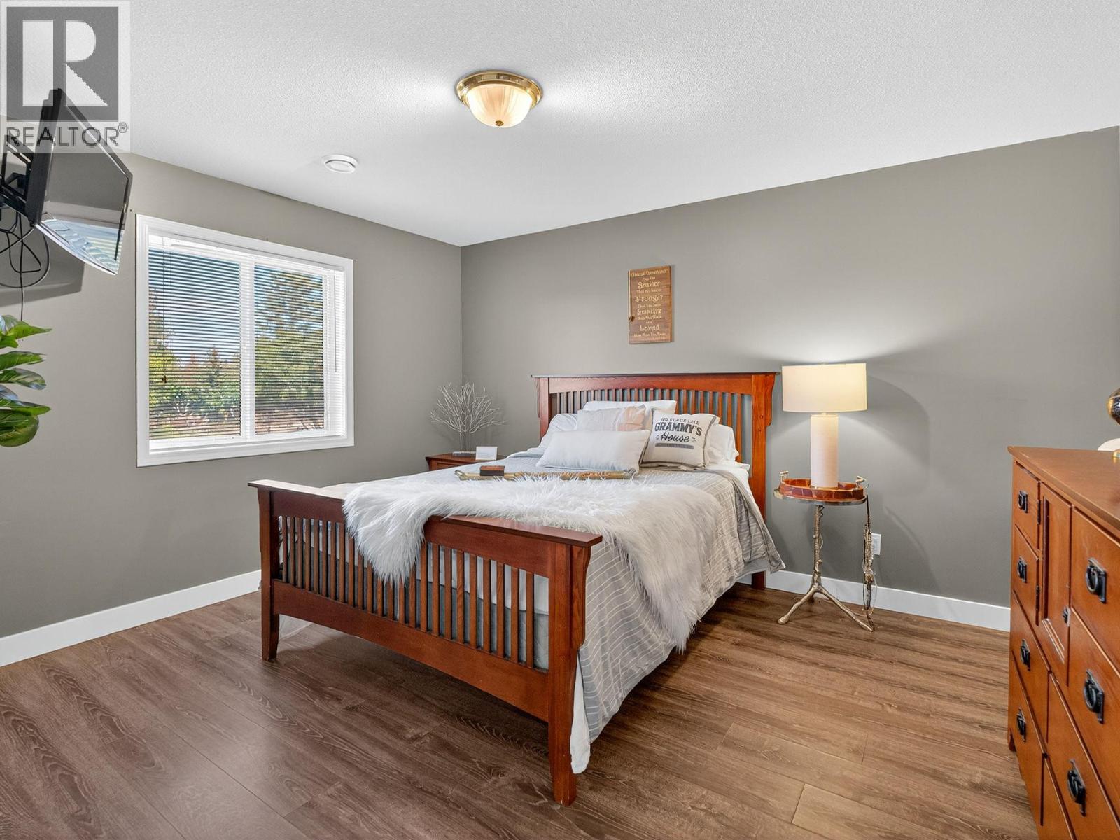 5955 Postill Lake Road - 34