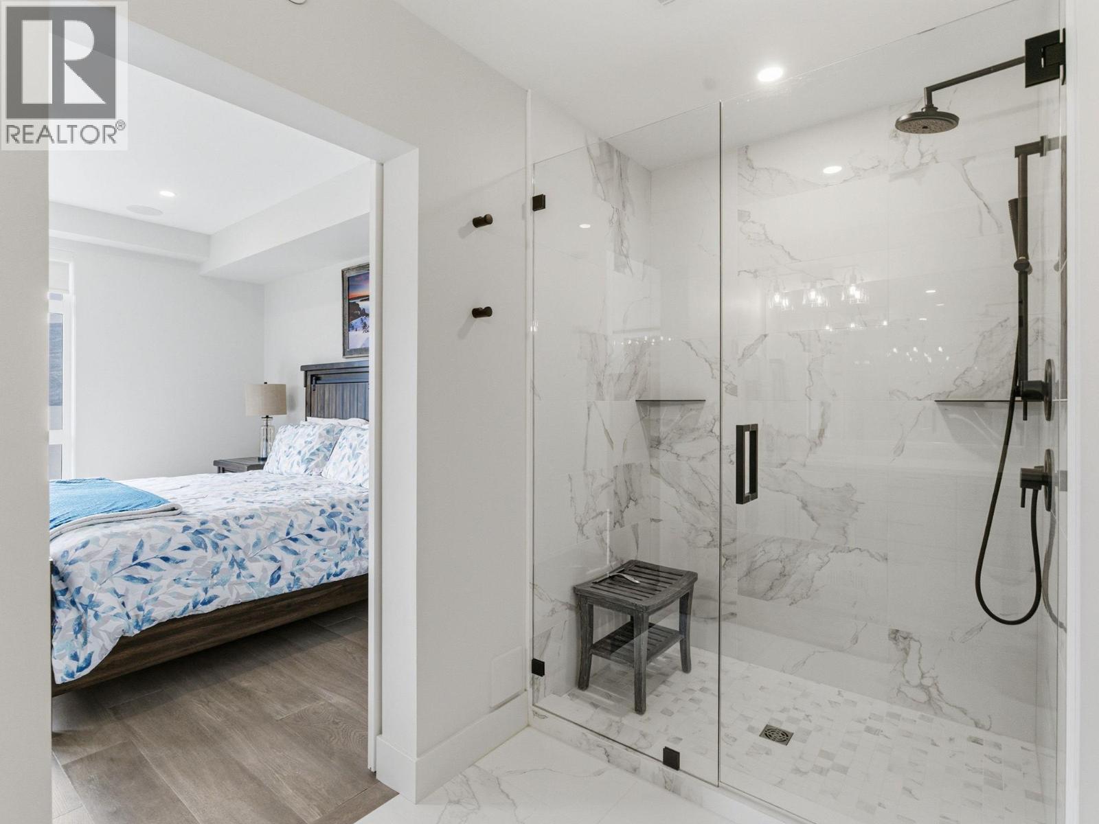 5975 Princess Street - 21
