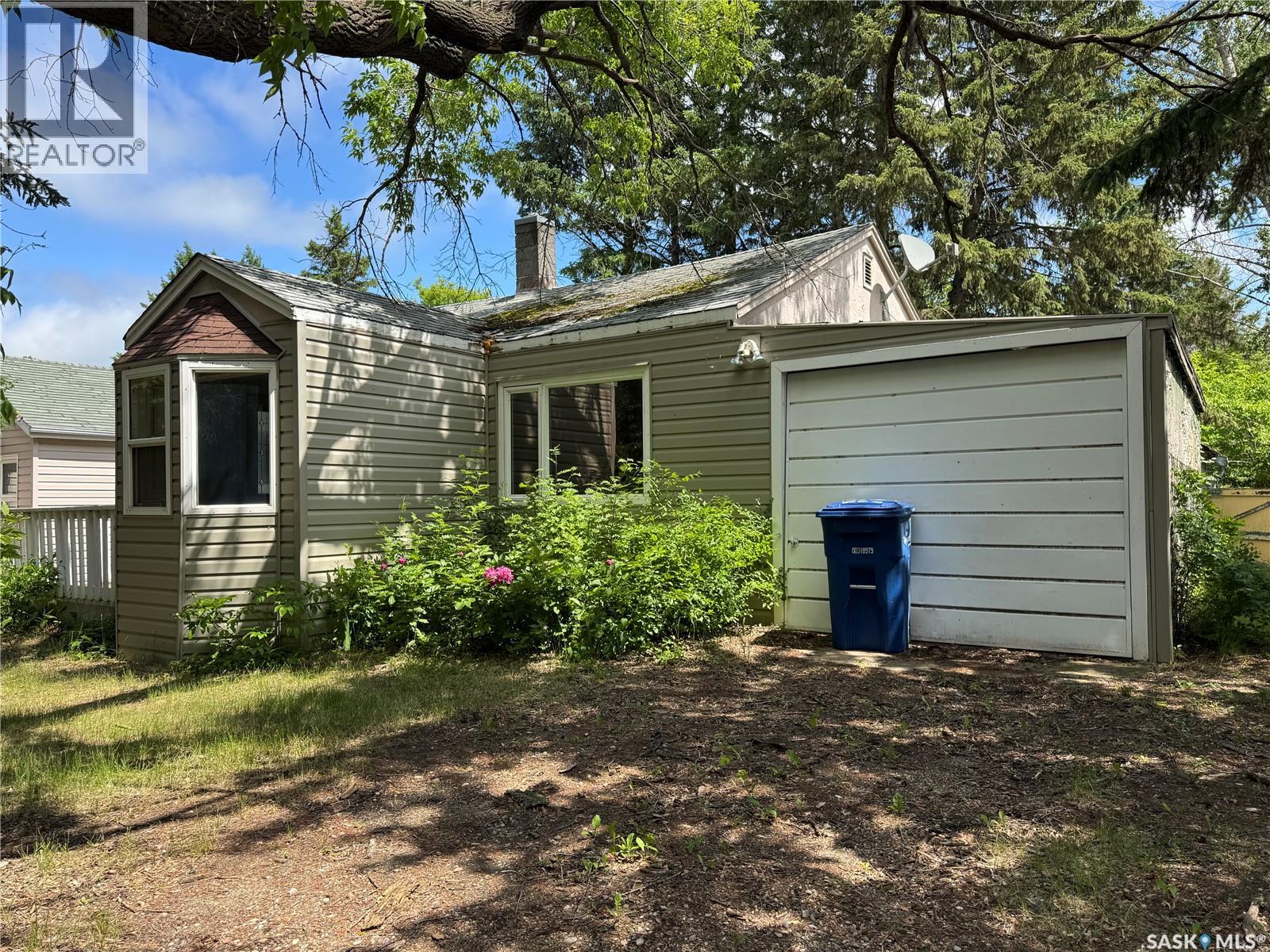 411 4th STREET W - 28