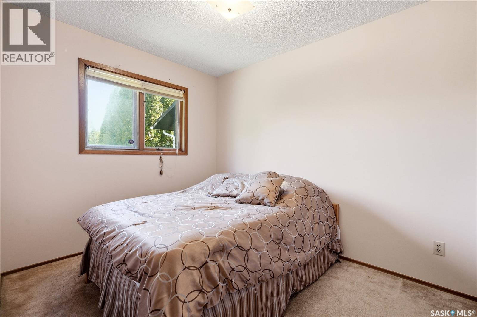 211 Keeley CRESCENT — photo 32