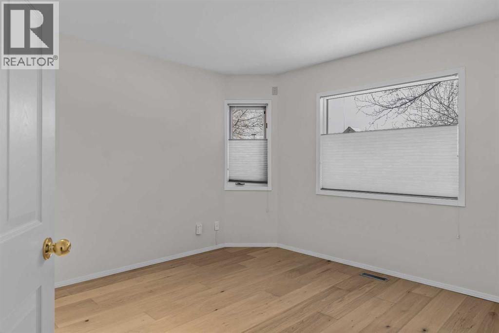 #3 717 7th Street E - 13