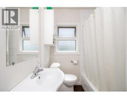 916 Thirteenth Street, New Westminster, BC V3M4N1 Photo 16