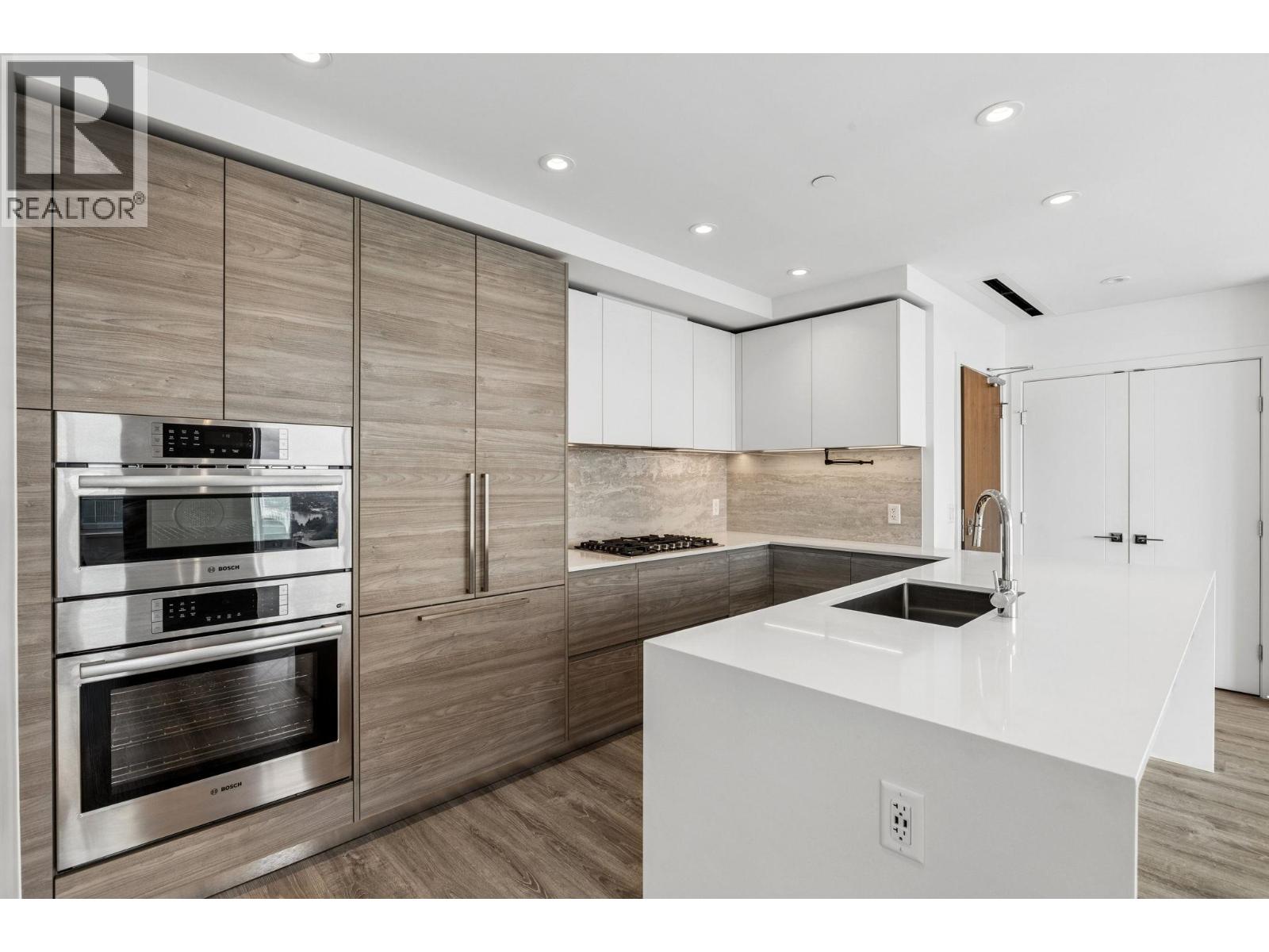 4504 680 QUAYSIDE DRIVE, New Westminster
