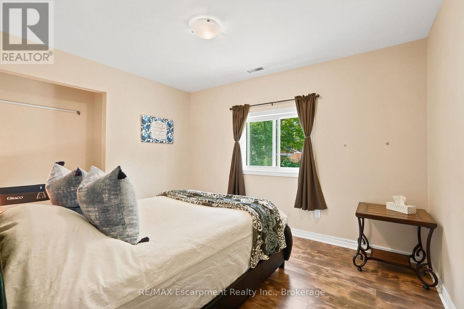 16 HIAWATHA ROAD - 27