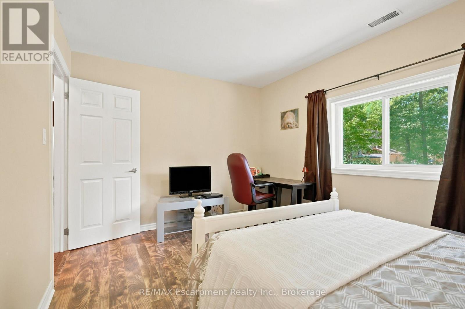 16 HIAWATHA ROAD - 30