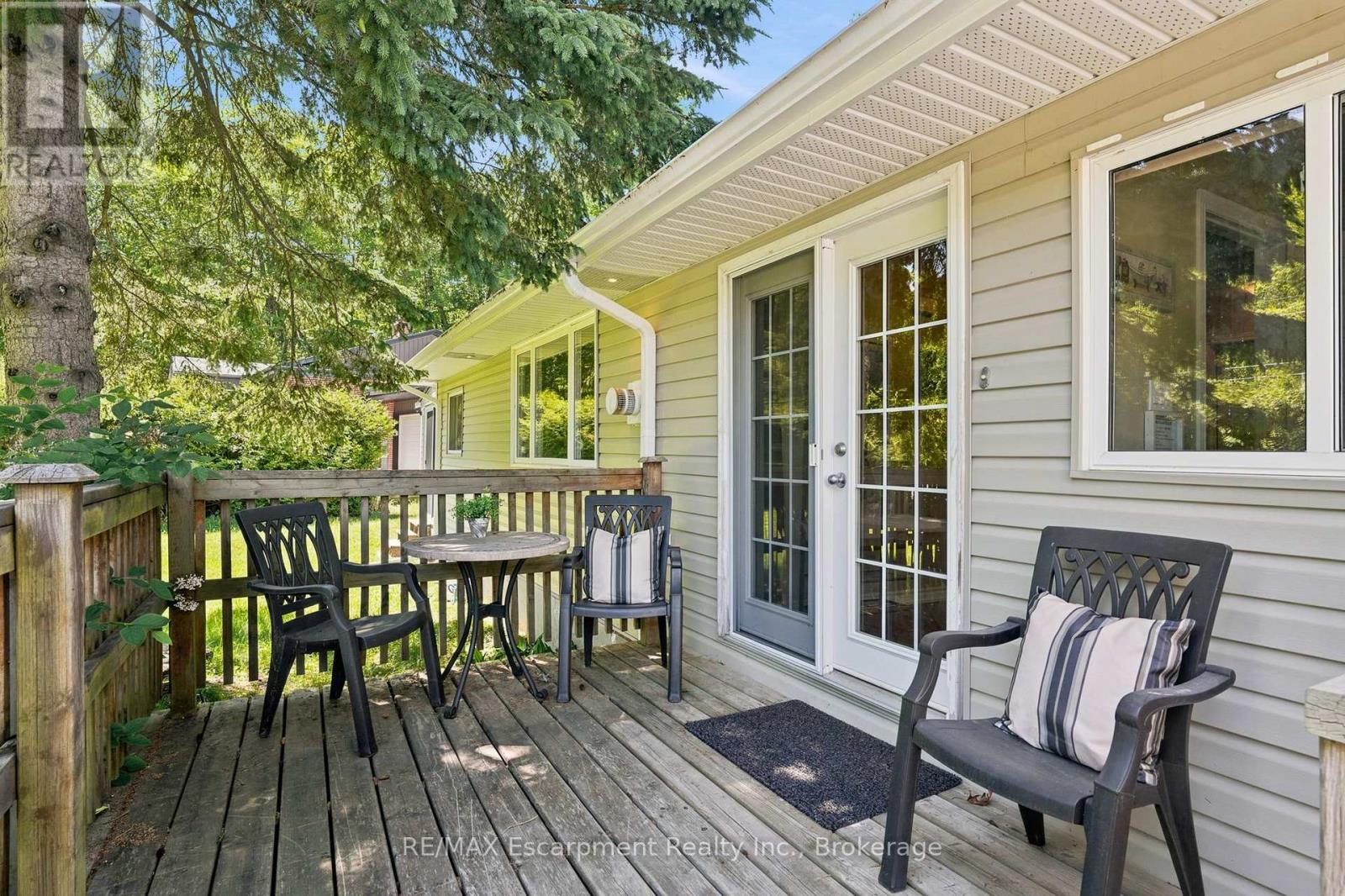 16 HIAWATHA ROAD - 5