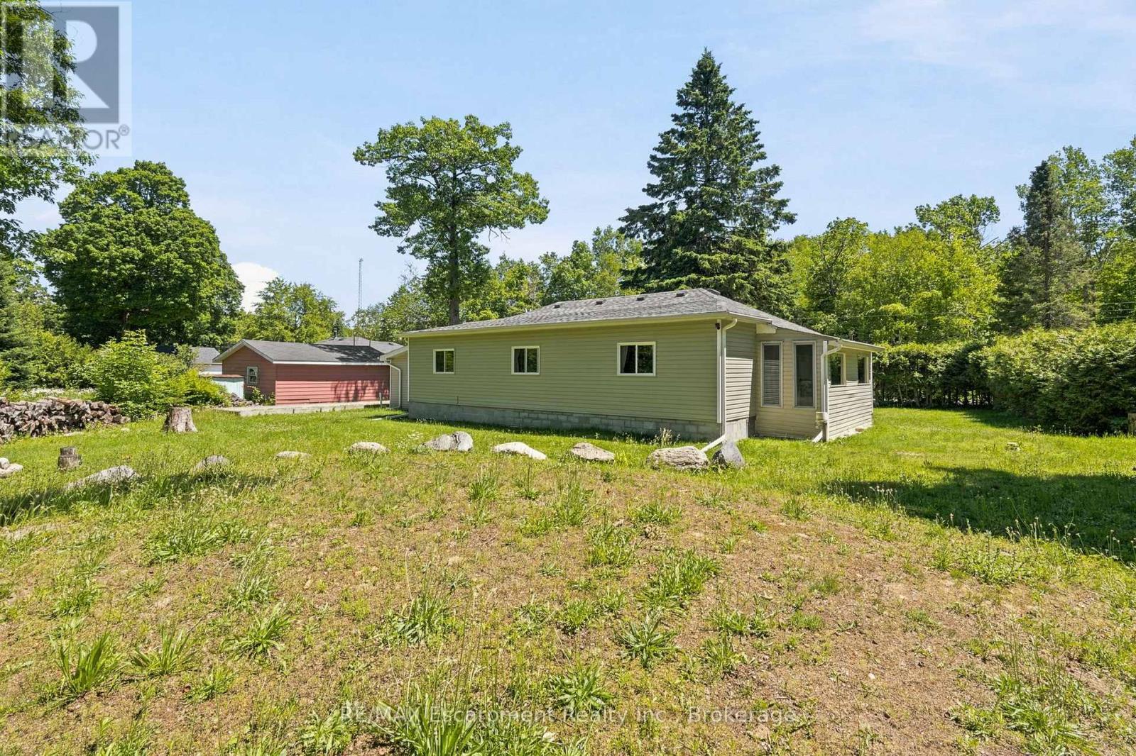 16 HIAWATHA ROAD - 9