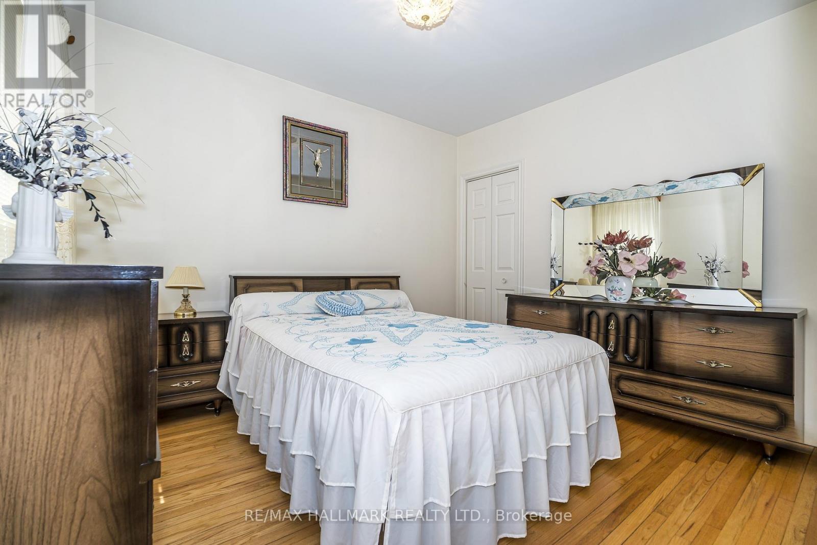 47 MONTROSE AVENUE - 17