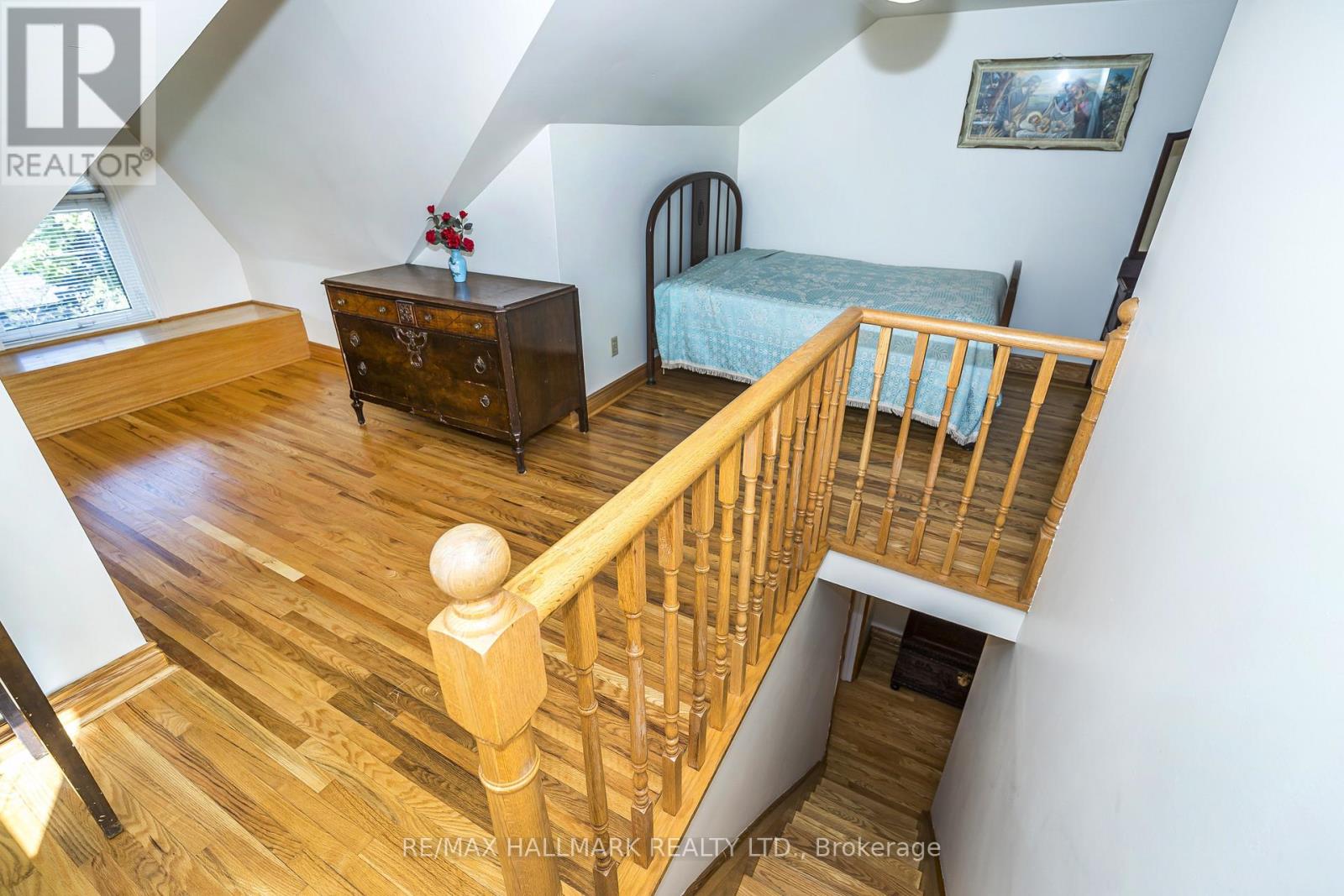 47 MONTROSE AVENUE - 22