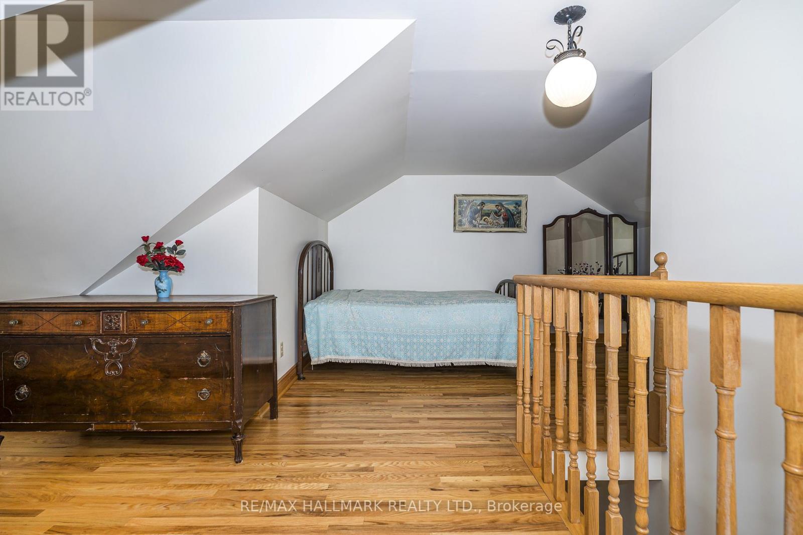 47 MONTROSE AVENUE - 23
